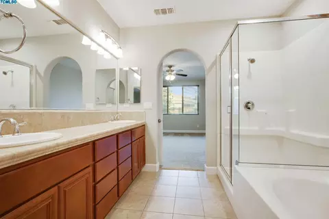 3735 E Harter Ct, Visalia, CA 93292 photo 12