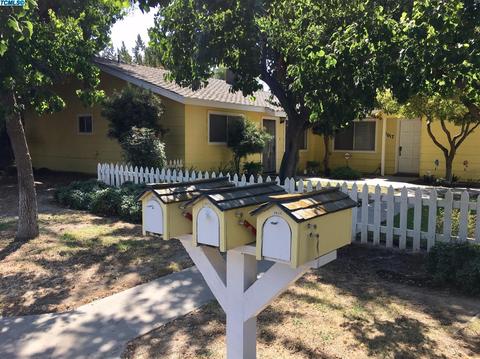 2015 E Walnut Ave, Visalia, CA 93292 photo 2