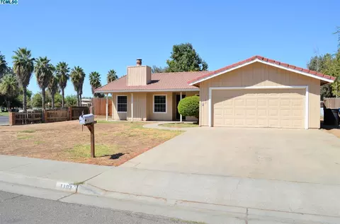 1103 Belinda Dr, Lemoore, CA 93245 photo 3