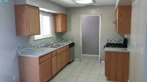 334 E Sunnyview Ave, Visalia, CA 93291 photo 3