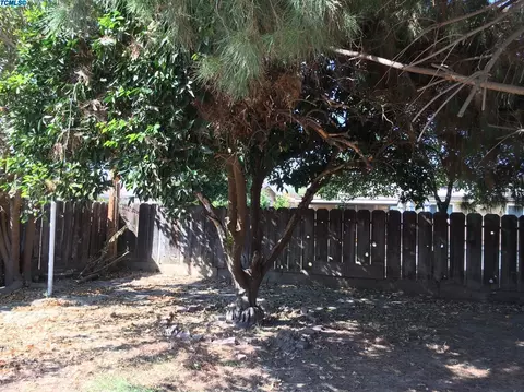 710 E Myrtle Ave, Visalia, CA 93292 photo 20
