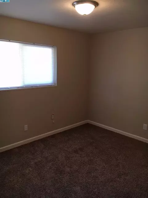 710 E Myrtle Ave, Visalia, CA 93292 photo 14