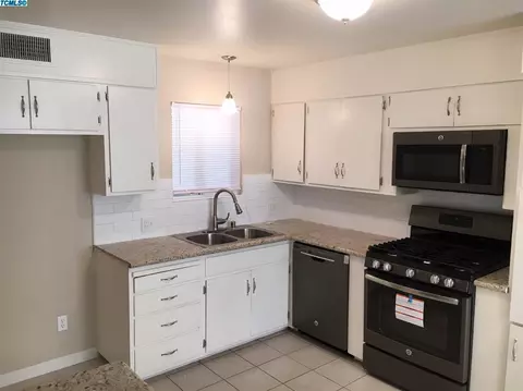710 E Myrtle Ave, Visalia, CA 93292 photo 4