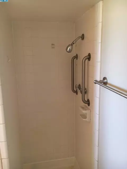 710 E Myrtle Ave, Visalia, CA 93292 photo 17