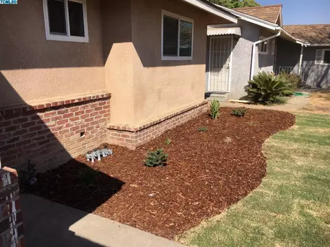 710 E Myrtle Ave, Visalia, CA 93292 photo 2