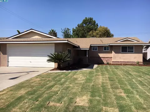 710 E Myrtle Ave, Visalia, CA 93292 photo 1