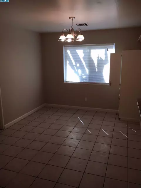 710 E Myrtle Ave, Visalia, CA 93292 photo 5