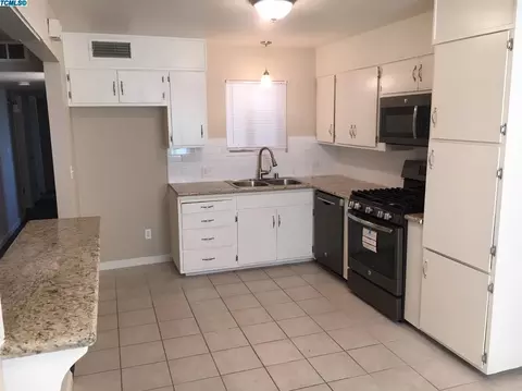 710 E Myrtle Ave, Visalia, CA 93292 photo 8
