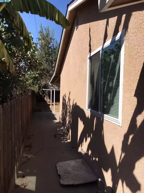 710 E Myrtle Ave, Visalia, CA 93292 photo 3