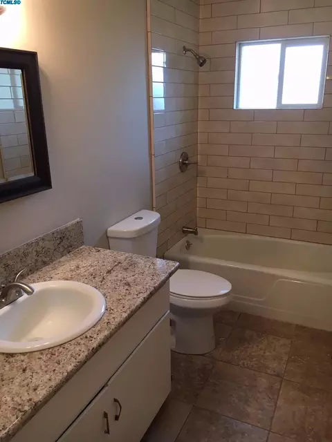 710 E Myrtle Ave, Visalia, CA 93292 photo 12