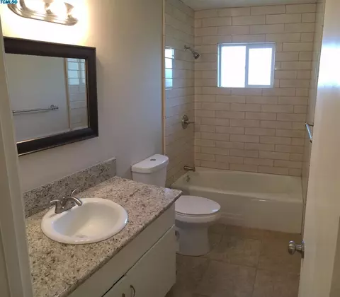 710 E Myrtle Ave, Visalia, CA 93292 photo 11