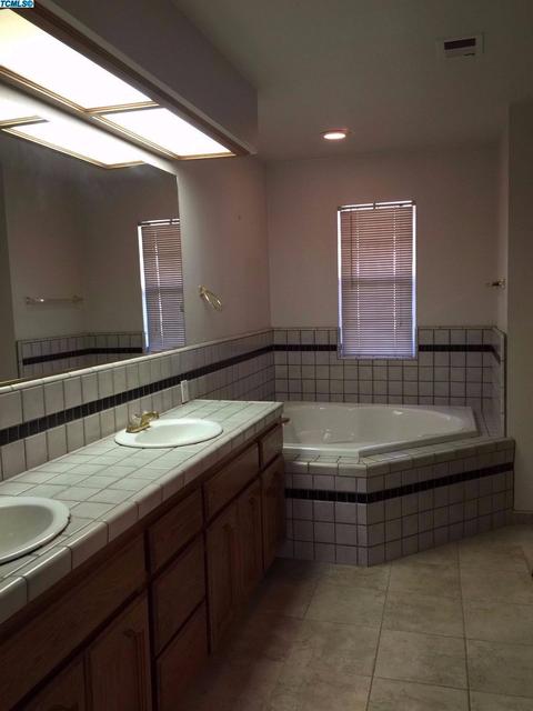 3525 E Sycamore Ave, Visalia, CA 93292 photo 14