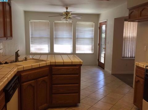3525 E Sycamore Ave, Visalia, CA 93292 photo 11