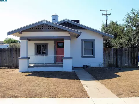 560 E Palm St, Exeter, CA 93221 photo 2