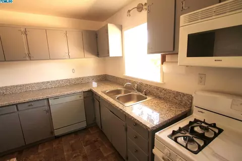 2744 E College Ave, Visalia, CA 93292 photo 11