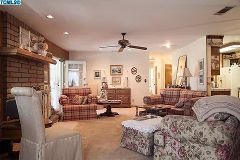 216 E Berkeley Ave, Tulare, CA 93274 photo 5