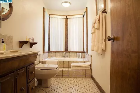 216 E Berkeley Ave, Tulare, CA 93274 photo 10