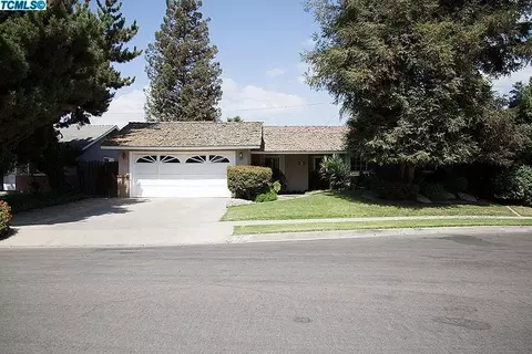 216 E Berkeley Ave, Tulare, CA 93274 photo 1