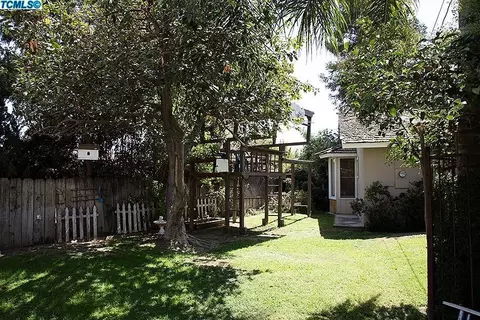 216 E Berkeley Ave, Tulare, CA 93274 photo 14