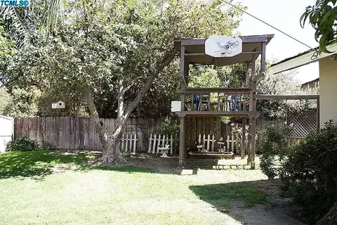 216 E Berkeley Ave, Tulare, CA 93274 photo 13
