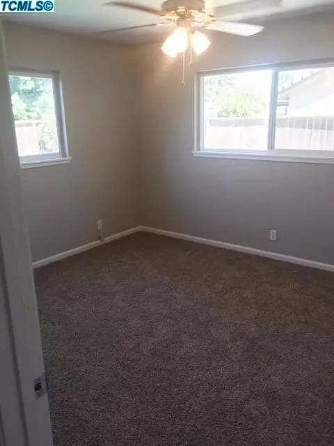 122 W Spring Ln, Lemoore, CA 93245 photo 13