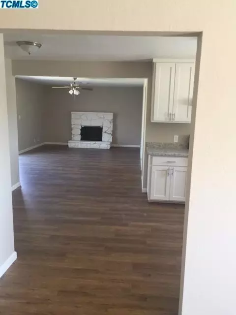 122 W Spring Ln, Lemoore, CA 93245 photo 8