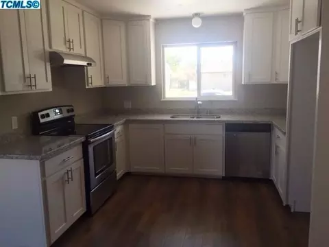 122 W Spring Ln, Lemoore, CA 93245 photo 5