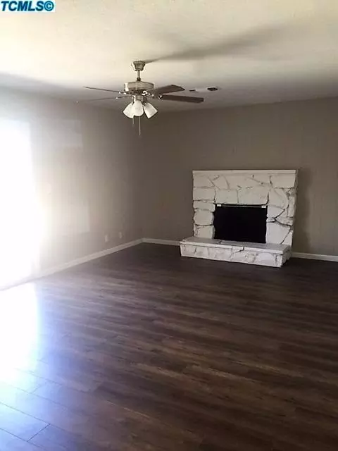 122 W Spring Ln, Lemoore, CA 93245 photo 4