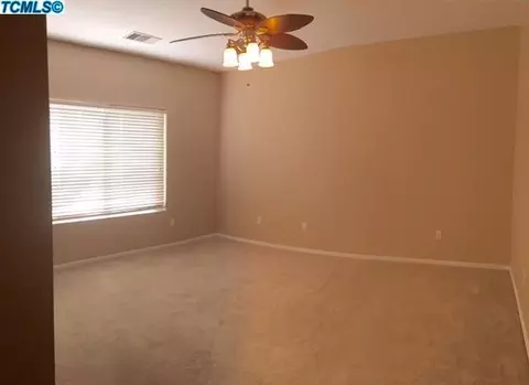 925 W James Ct, Visalia, CA 93277 photo 5
