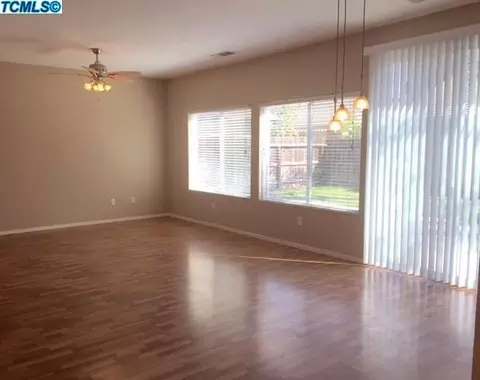 925 W James Ct, Visalia, CA 93277 photo 4