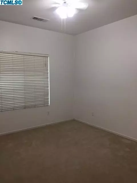 925 W James Ct, Visalia, CA 93277 photo 8