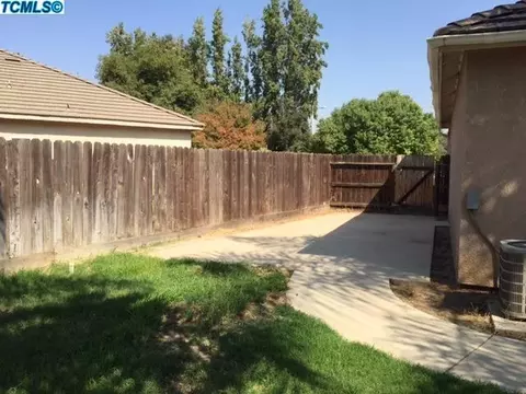 925 W James Ct, Visalia, CA 93277 photo 14