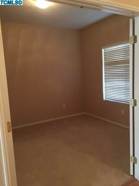 925 W James Ct, Visalia, CA 93277 photo 9