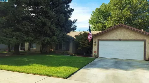 4220 E Feemster Ave, Visalia, CA 93292 photo 1