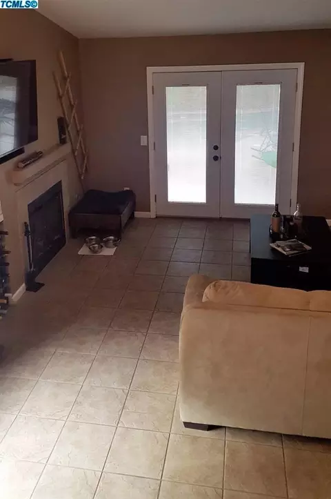 4220 E Feemster Ave, Visalia, CA 93292 photo 5