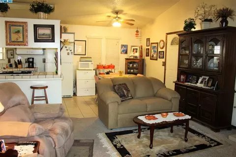 1330 E Sunnyview Ave, Visalia, CA 93292 photo 4