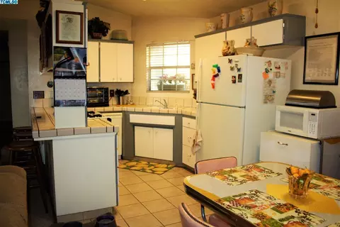 1330 E Sunnyview Ave, Visalia, CA 93292 photo 5