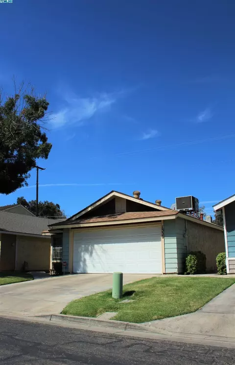 1330 E Sunnyview Ave, Visalia, CA 93292 photo 2