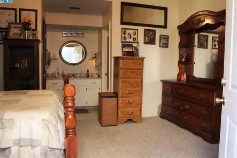1330 E Sunnyview Ave, Visalia, CA 93292 photo 11
