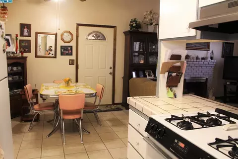 1330 E Sunnyview Ave, Visalia, CA 93292 photo 7