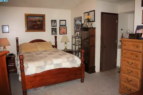 1330 E Sunnyview Ave, Visalia, CA 93292 photo 10