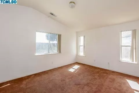 224 Riviera Dr, Lemoore, CA 93245 photo 3