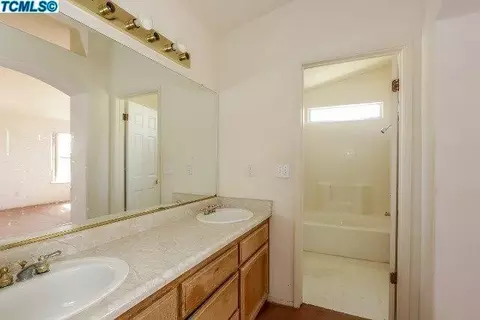 224 Riviera Dr, Lemoore, CA 93245 photo 12