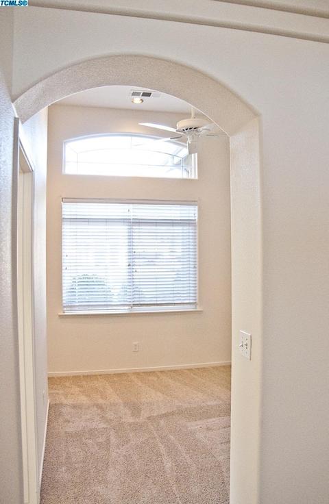 1335 E Parkview Ct, Visalia, CA 93292 photo 18