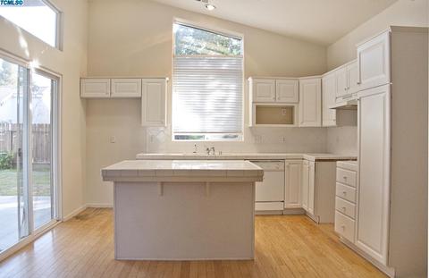 1335 E Parkview Ct, Visalia, CA 93292 photo 10
