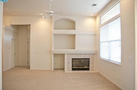 1335 E Parkview Ct, Visalia, CA 93292 photo 8
