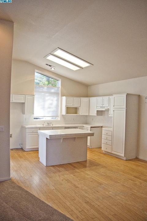 1335 E Parkview Ct, Visalia, CA 93292 photo 11