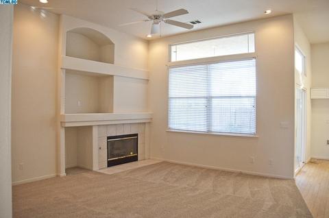1335 E Parkview Ct, Visalia, CA 93292 photo 7