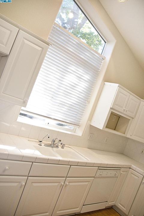 1335 E Parkview Ct, Visalia, CA 93292 photo 14