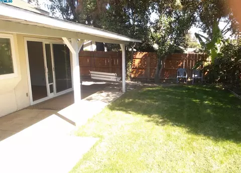 2433 E Parker Ct, Visalia, CA 93292 photo 13